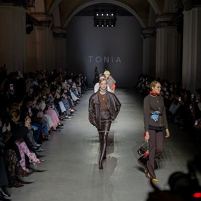 Натхнення модою XVI століття та ювілеї брендів: найяскравіші події четвертого дня Ukrainian Fashion Week - 412x412