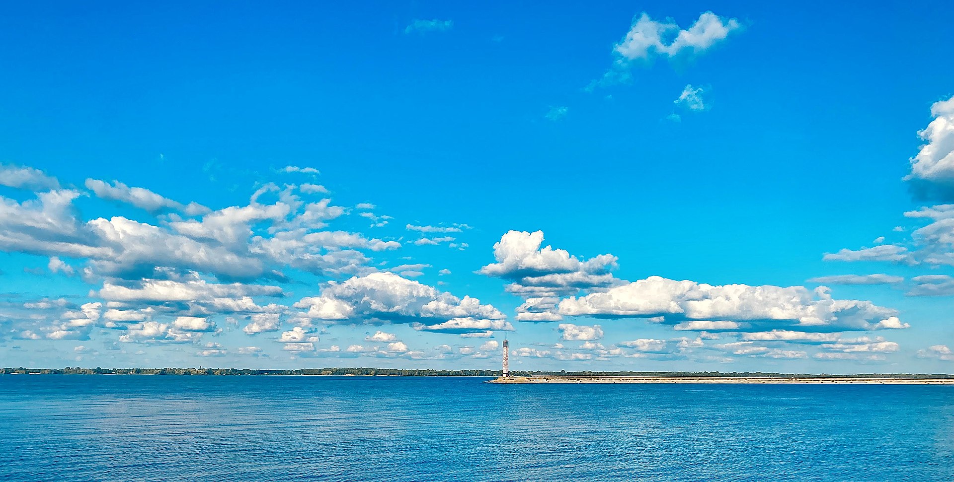 У Київському та Канівському водосховищах рівень води перебуває на ...