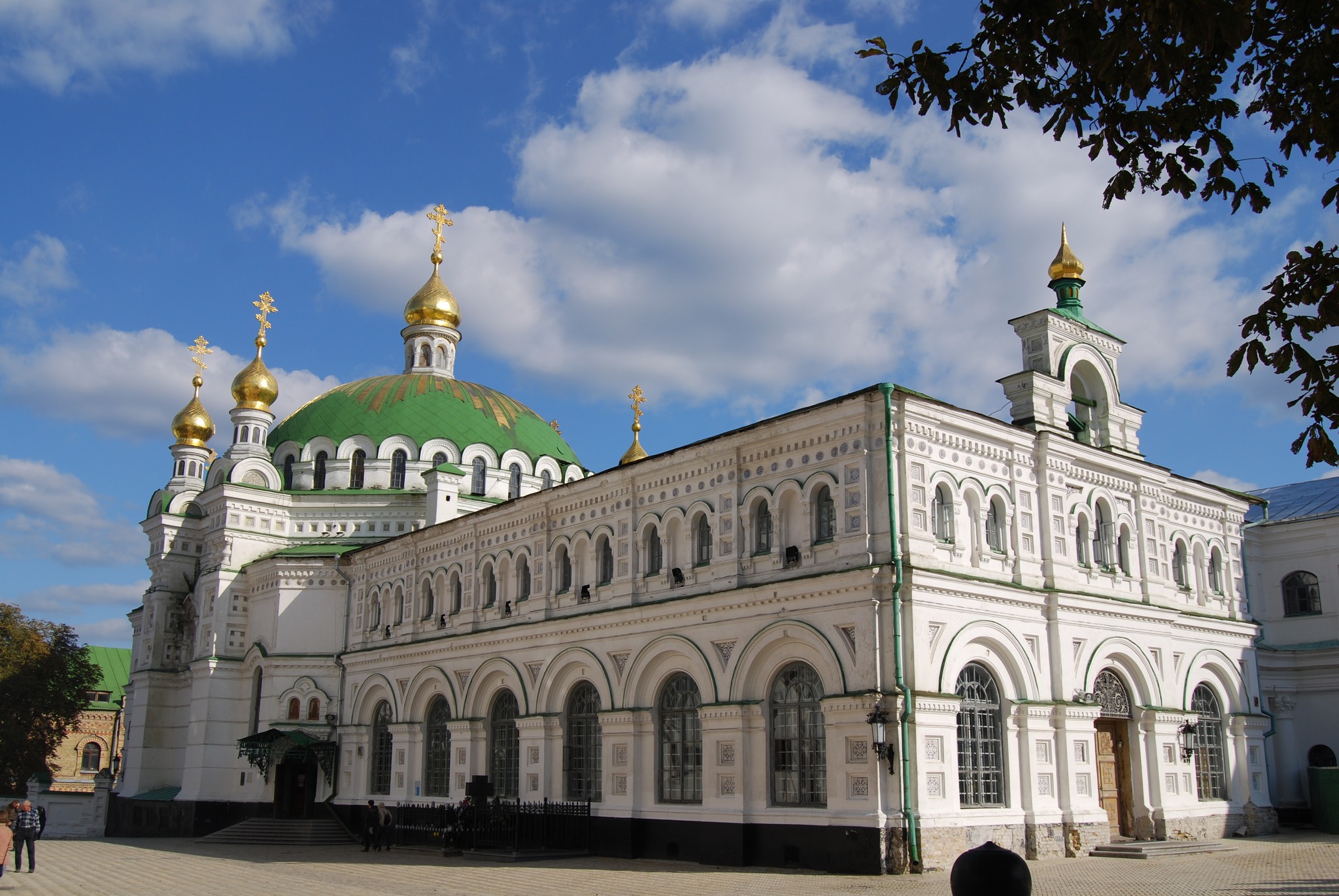 Чотири корпуси Києво-Печерської лаври повернуть державі